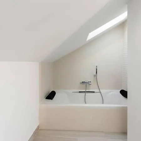 Minty - La Merced Atico Duplex Apartment *